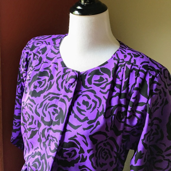 Vintage silky 80s does 40s roses JT Dess w/ belt - Picture 4 of 8